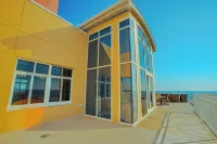 Luxurious penthouse with all the amenities. Oceanfront with fabulous views.
