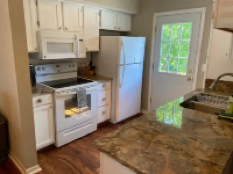 Downtown3BR/2.5BA Townhouse-RoofBalcony-Park 2Cars