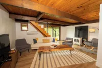 Enjoy Cabin Vibes & Lake Views, Close to Town, Lake & Flx Activities; EV Charger