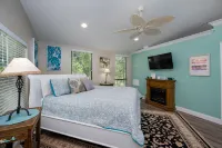 Enchanting Lake Texoma Cabin with Hot Tub