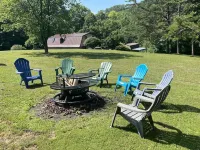 Sweet Nell’s Cozy Cottage with hot tub in the heart of Hocking Hills.