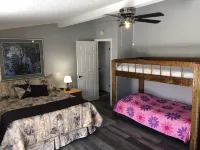 Sylvan Lake House 5-BR 4-BA Full Kit., 2 Pier spaces Hotels in Noble County