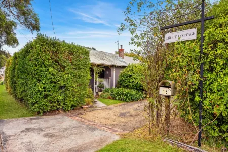 CROFT COTTAGE near Hepburn Mineral Springs Reserve