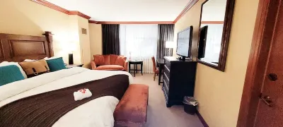 Dav’s Plush Ski-in/Ski-out Studio Condotel with Forest View @ 400 Squaw Creek Rd