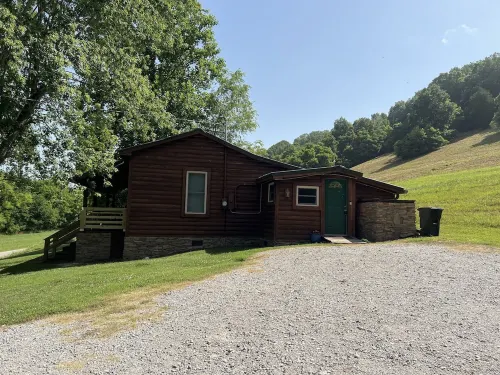 Country log cabin in beautiful middle Tennessee