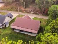 Pines by the Lake 賈斯珀縣酒店