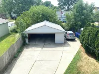 2 Queen Beds in 1896 Victorian Triplex! AC, WiFi, Parking & More!