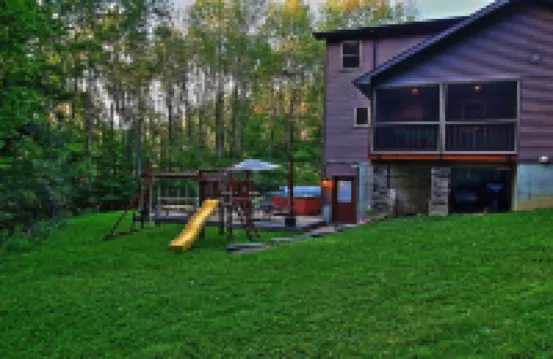Hidden Gem💎Large Ellicottville Chalet🍁Woods⛷ Hot Tub 🕹️ Arcade Fun 🔥Fire Pit