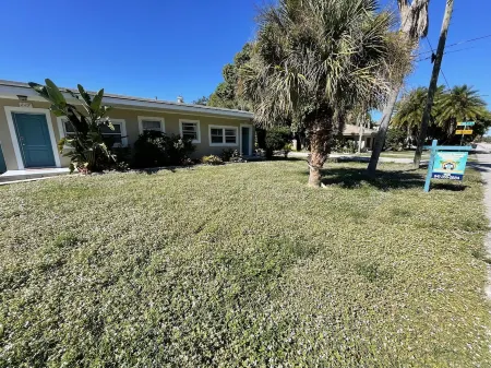 NOKOMIS BEACH BUNGALOW 227 Отели рядом с достопримечательностью «Venice Myakka River Park»