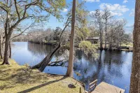 Santa Fe River Front, Luxury Retreat near Ginnie Springs and Ichetucknee