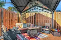 2b/2ba, HotTub, Walk To Shops, Dining! Beach Close! Wkly/Mo Discounts! Boat Opt!