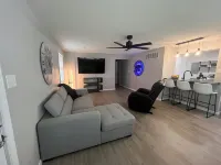 Kimball Ave makes commuting easy & Close to KSU STADIUM! Hotel a Manhattan