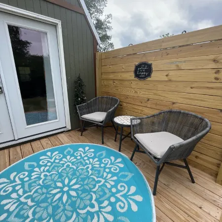 Star glazing Tiny house off grid peaceful Stone Mountain State Park and Fire pit Отели в г. Трапхилл