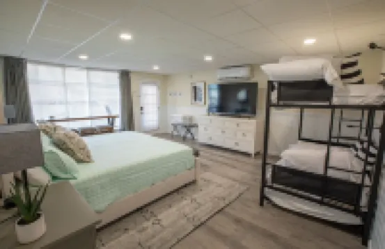 Totally Remodeled Cozy Apartment.  2.5 miles to Delaware Turf! Hotels in 