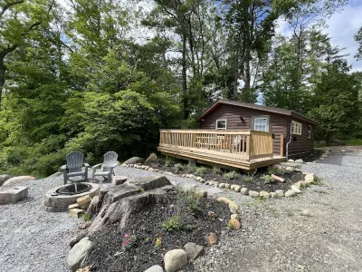 Close to Town - Pet Friendly Cabin with Fire Pit
