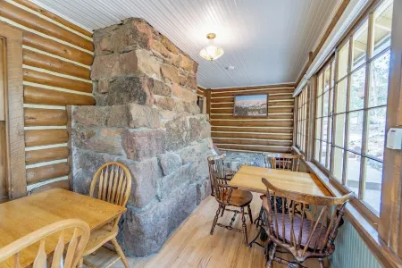 The Haven - Mountain Log Home Sleeps 14! Отели рядом с достопримечательностью «оз. Спраг»