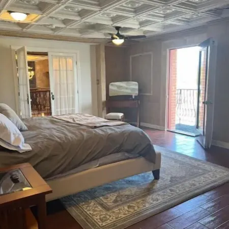 Two master suites in historic downtown