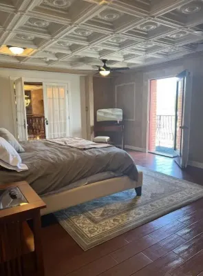 Two master suites in historic downtown Hotels near The Rope Adventure Park at Luray Caverns