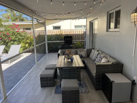 Clean and modern 2BR/2Bath Jacuzzi home, beautiful Patio, minutes from the beach