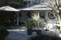 Newly Remodeled 1 Bedroom, 1 Bath Suite with Grill Close to the Villages