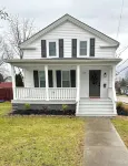 Medina Square Retreat - Spacious 4 bdrm home walking distance to the square