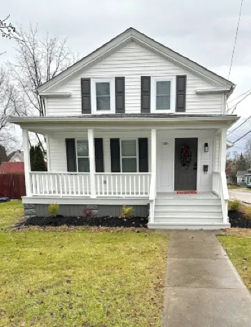 Medina Square Retreat - Spacious 4 bdrm home walking distance to the square