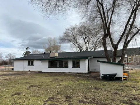 HUGE house across st from GC railway- hot tub