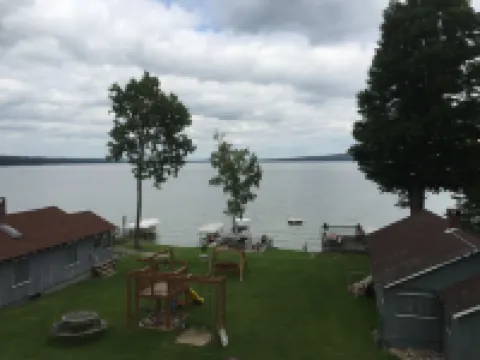 Beautiful Hubbard Lake Waterfront Cottage 1