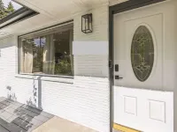 Charming 2-bedroom house in wonderful Burien with 500mbps  speed WiFi, Hotels in Burien