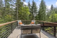 THE DEN at Hayden Lake- Hot Tub, Boat Slip, Close to Riding & Hiking Trails, Hotels in Kootenai County