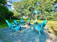 Home for 8 King Bed near BNA & Nashville SUP Speedway mins from Downtown