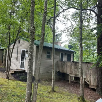 Button Buck Sleeps 4, or Rent All 4 for 20. Horseback Riding Across the Rd!