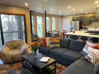 Ski In Out,  With Beautiful Views, Wall of Glass, ski to Canyon or Eagle Lodge