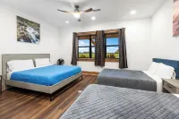 ★Main Lodge ★Delightfully Retreat Texas Ranch, lake, sleep 28-32★