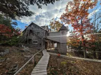 Oceanfront Cabin-Castle in Maine Woods Các khách sạn ở Georgetown
