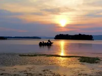 Cabin #3 - Fisherman's Landing / 4 Bedroom Fishing Cabin w/ Covered Boat Shelter