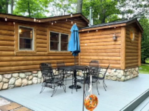 New! Cute 2-bedroom cottage in quaint Northport