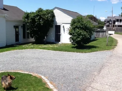 Charming Studio Cottage located on Easton's Point