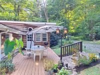 Large Rustic Log Cabin in the Laurel Highlands Nemacolin Castle 주변 호텔
