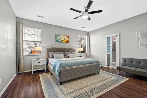 Golden Retreat: Central Bliss for Family & Friends Fun