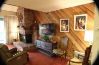 Spacious condo w/ large loft , Minutes from Canyon Lodge & Village