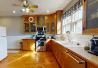 Cozy Historic Downtown Edwardsville Charmer