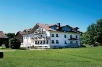 Ruhig Gelegene Fewo 03 - Rustikal und Modern Eingerichtet in Waldnähe Hotels in Achslach