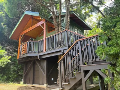The Treehouse at Hulili Farm - NEW Hotels near Hawai‘i Tropical Botanical Garden