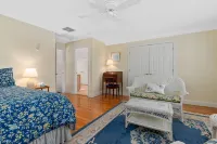 Chatham-Walk to Town/Beach-Multi Family Friendly - balcony