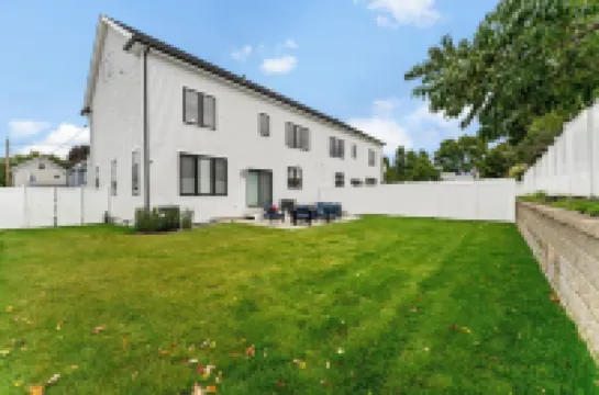 Family Home 20Min to Dwtn.Boston with Game Room, Fire Pit, Projector 6Br 5.5Bath Hoteles en 