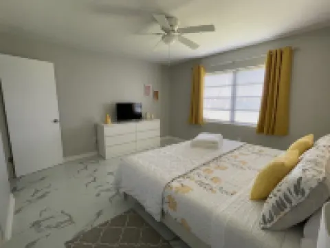 Newly Remodeled Lakefront Vacation Home on the Chain of Lakes in Winter Haven