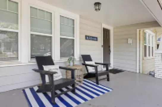 Craftsman Bungalow W/ King Beds & Stocked Kitchen.
