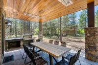 New! Sunriver Luxury Lodge, SHARC, Hot Tub, King Suites, EV, Ft Rock Park