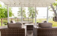 Newly Remodeled Home on the Arkansas River - 3 miles from Airport